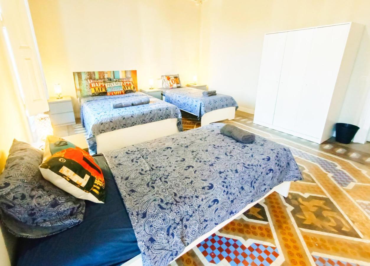 By Plaza Catalunya Rooms บาร์เซโลนา ภายนอก รูปภาพ