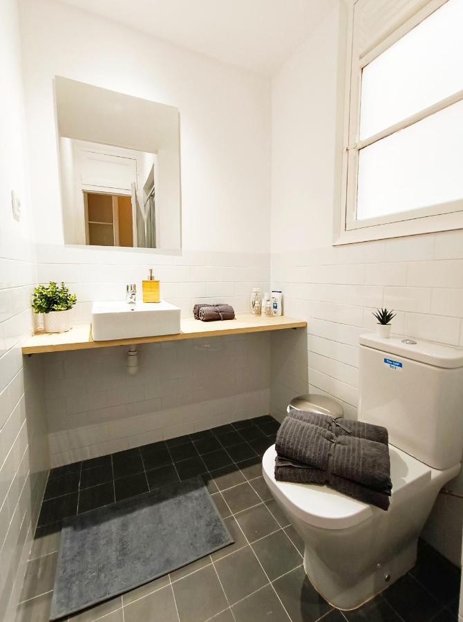 By Plaza Catalunya Rooms บาร์เซโลนา ภายนอก รูปภาพ