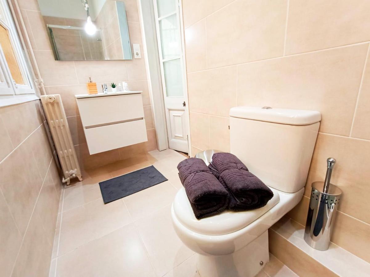By Plaza Catalunya Rooms บาร์เซโลนา ภายนอก รูปภาพ