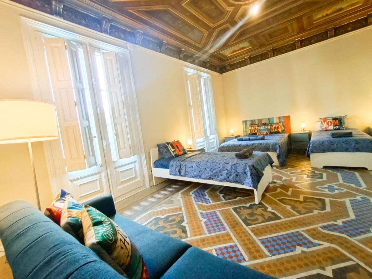By Plaza Catalunya Rooms บาร์เซโลนา ภายนอก รูปภาพ