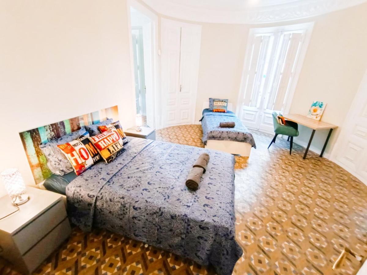 By Plaza Catalunya Rooms บาร์เซโลนา ภายนอก รูปภาพ